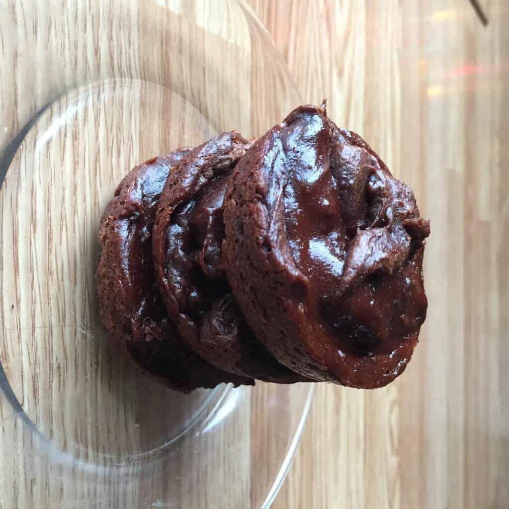 4 Ingredient Flourless Oil-Less Fudge Muffins