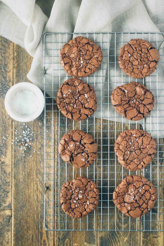 Chewy Paleo Brownie Crinkle Cookies