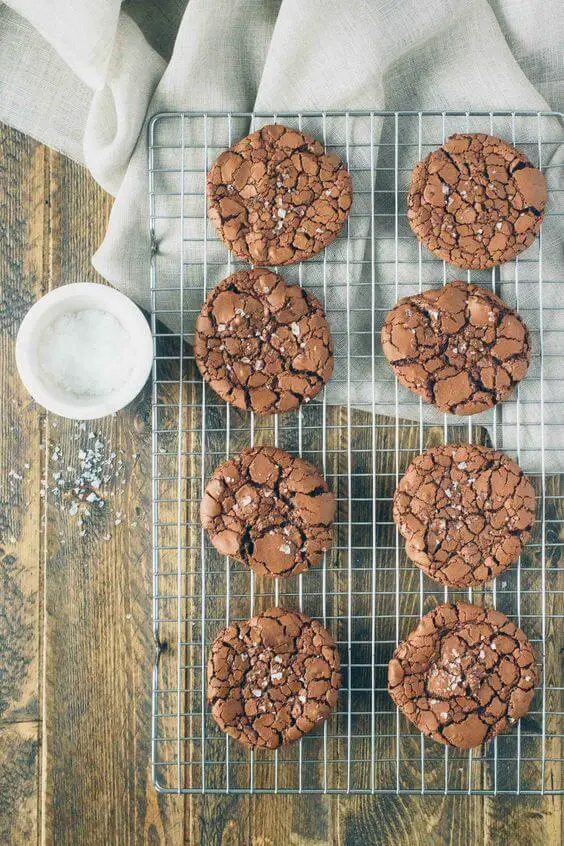 Chewy Paleo Brownie Crinkle Cookies