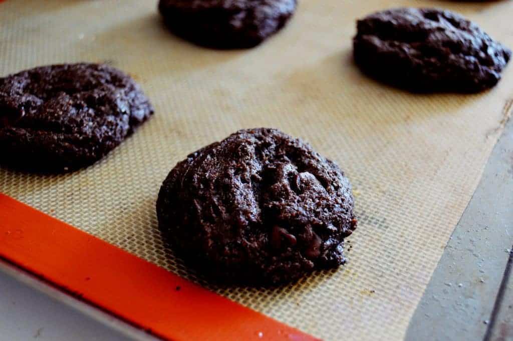 Delicious low carb double chocolate chip cookie recipe. #lowcarb #chocolate #chocolatechip #cookie